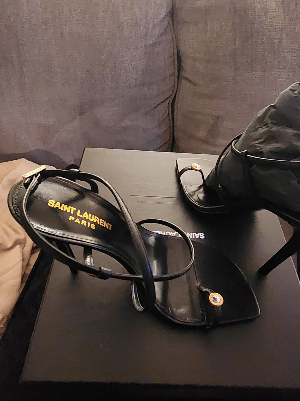 Saint Laurent Black Leather Toe-Ring Sandals with Gold Accent - Picture 6 of 7